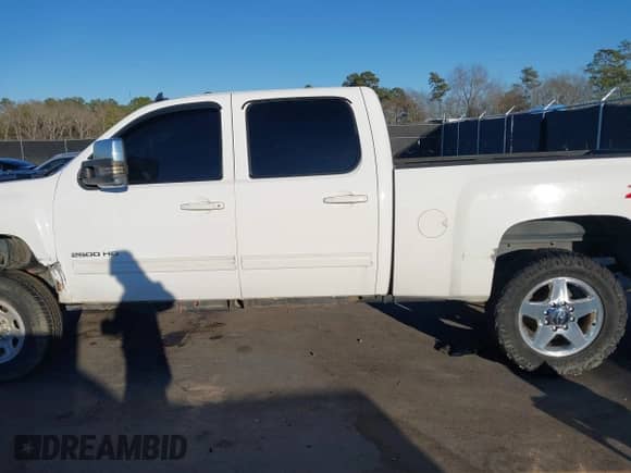 2013 Chevrolet Silverado 2500HD LTZ z VIN 1GC1KYE84DF241929, wystawiony jako IAAI lot #41336283 z przebiegiem 275 382 mil mil oraz . Historia ofert i sprzedaży dostępna na DreamBid. Obrazek 15.