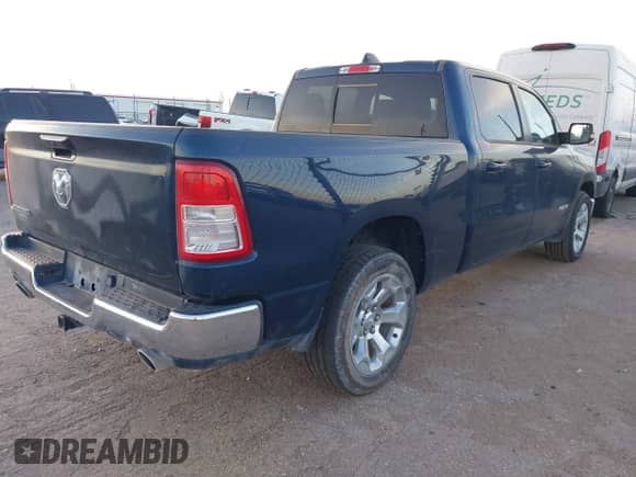 2022 Ram 1500 Big Horn z VIN 1C6RREMT1NN261444, wystawiony jako IAAI lot #41811390 z przebiegiem 68 383 mil mil oraz . Historia ofert i sprzedaży dostępna na DreamBid. Obrazek 4.