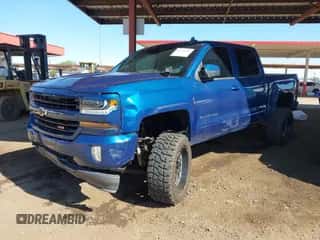 2018 Chevrolet Silverado 1500 LT z VIN 3GCUKREC3JG382038, wystawiony jako IAAI lot #43220792 z przebiegiem 101 358 mil mil oraz . Historia ofert i sprzedaży dostępna na DreamBid. Obrazek 2.