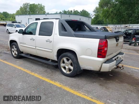 2008 Chevrolet Avalanche 2LT с VIN 3GNFK12338G263115, выставлен на аукционе IAAI как лот 42611695 с пробегом 152 912 миль миль и . История ставок и продаж доступна на DreamBid. Изображение 3.