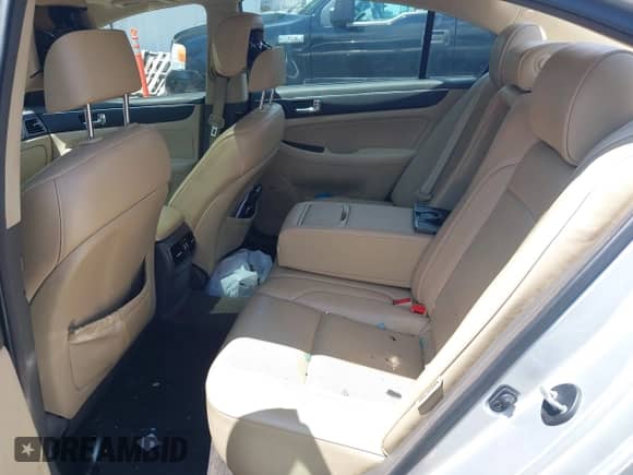 2009 Hyundai Genesis z VIN KMHGC46F79U037900, wystawiony jako IAAI lot #42707997 z przebiegiem 164 054 mil mil oraz . Historia ofert i sprzedaży dostępna na DreamBid. Obrazek 8.