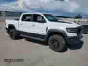 2022 Ram 1500 TRX z VIN 1C6SRFU99NN102201, wystawiony jako Copart lot #69654795 z przebiegiem Nie podano mil oraz Czysty tytuł • Clean title. Historia ofert i sprzedaży dostępna na DreamBid. Obrazek 4.