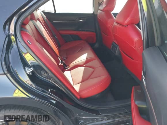 2022 Toyota Camry Hybrid XSE z VIN 4T1K31AK4NU579480, wystawiony jako IAAI lot #41709133 z przebiegiem 66 968 mil mil oraz . Historia ofert i sprzedaży dostępna na DreamBid. Obrazek 8.