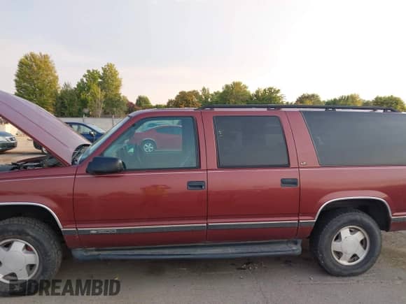 1999 Chevrolet Suburban with VIN 3GNFK16R3XG186811, listed as a IAAI auction lot 43104316 with 184,296 mi miles and . Bid and sale history available at DreamBid. Image 6.