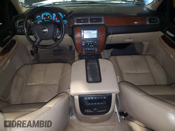 2008 Chevrolet Suburban LTZ с VIN 3GNFK16378G208290, выставлен на аукционе Copart как лот 60696725 с пробегом 203 426 миль миль и Списание • Salvage title. История ставок и продаж доступна на DreamBid. Изображение 8.