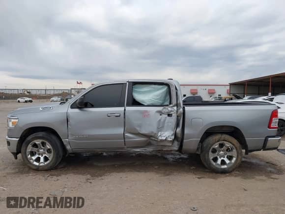 2021 Ram 1500 Big Horn z VIN 1C6SRFFT3MN796441, wystawiony jako IAAI lot #41318474 z przebiegiem 49 523 mil mil oraz . Historia ofert i sprzedaży dostępna na DreamBid. Obrazek 14.