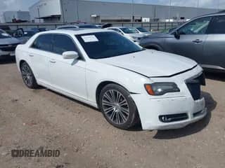 2014 Chrysler 300 S с VIN 2C3CCABG1EH182772, выставлен на аукционе IAAI как лот 42485962 с пробегом 207 646 миль миль и . История ставок и продаж доступна на DreamBid. Изображение 1.
