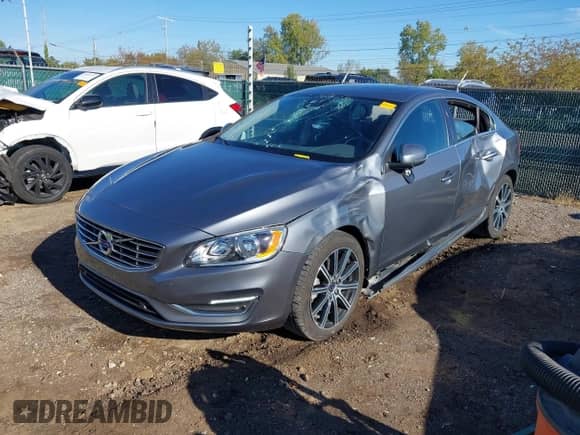 2018 Volvo S60 Inscription с VIN LYV402HK6JB172041, выставлен на аукционе IAAI как лот 43421663 с пробегом 51 239 миль миль и . История ставок и продаж доступна на DreamBid. Изображение 17.