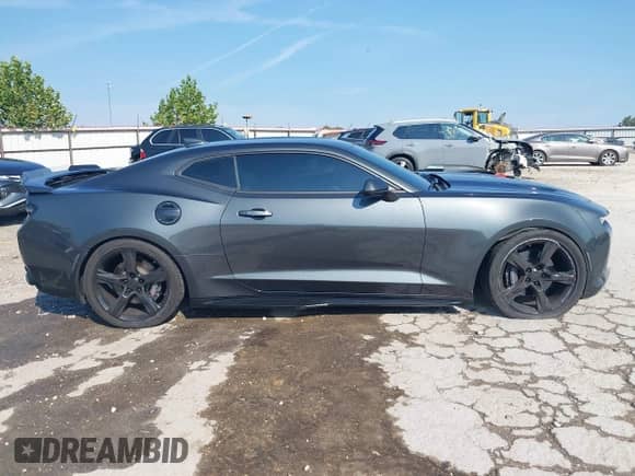 2018 Chevrolet Camaro 2SS z VIN 1G1FH1R78J0108224, wystawiony jako IAAI lot #43204029 z przebiegiem 28 372 mil mil oraz . Historia ofert i sprzedaży dostępna na DreamBid. Obrazek 13.