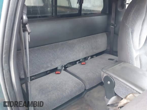 1998 Dodge Dakota SLT z VIN 1B7GG22Y9WS723805, wystawiony jako IAAI lot #41289779 z przebiegiem 234 324 mil mil oraz . Historia ofert i sprzedaży dostępna na DreamBid. Obrazek 8.
