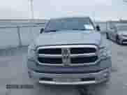 2019 Ram 1500 Express z VIN 1C6RR7KT7KS743055, wystawiony jako IAAI lot #41298661 z przebiegiem 57 536 mil mil oraz . Historia ofert i sprzedaży dostępna na DreamBid. Obrazek 12.