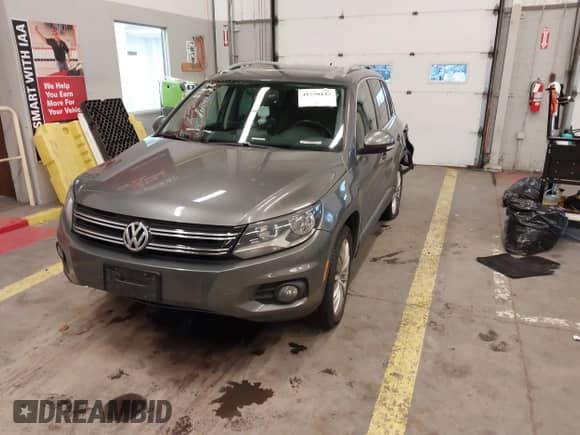 2012 Volkswagen Tiguan SE с VIN WVGBV7AX7CW103623, выставлен на аукционе IAAI как лот 41250142 с пробегом 82 505 миль миль и . История ставок и продаж доступна на DreamBid. Изображение 16.