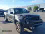 2007 Toyota Tacoma PreRunner z VIN 5TETU62NX7Z388023, wystawiony jako IAAI lot #43306755 z przebiegiem 182 795 mil mil oraz . Historia ofert i sprzedaży dostępna na DreamBid. Obrazek 6.