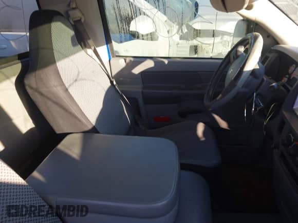 2008 Dodge 1500 ST с VIN 1D7HA16K08J195026, выставлен на аукционе IAAI как лот 41185748 с пробегом 123 171 миль миль и . История ставок и продаж доступна на DreamBid. Изображение 8.