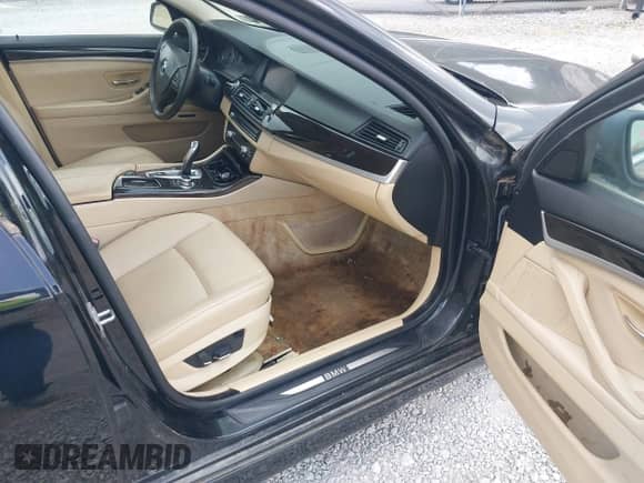 2013 BMW 5 Series 528i xDrive с VIN WBAXH5C55DD115491, выставлен на аукционе IAAI как лот 42988287 с пробегом 93 930 миль миль и . История ставок и продаж доступна на DreamBid. Изображение 5.