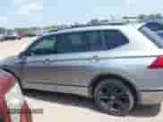 2023 Volkswagen Tiguan SE R-Line Black с VIN 3VVCB7AX4PM010437, выставлен на аукционе IAAI как лот 42584010 с пробегом 49 762 миль миль и . История ставок и продаж доступна на DreamBid. Изображение 14.