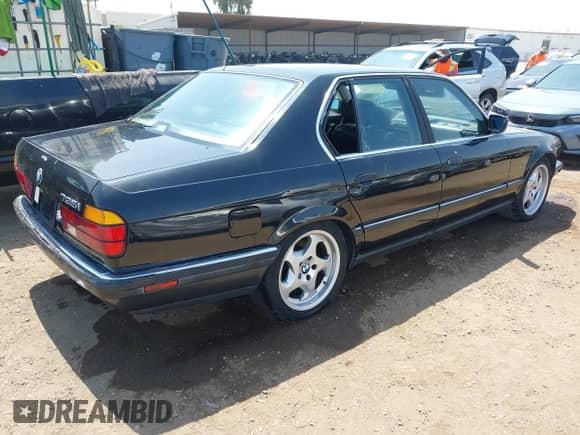 1990 BMW 7 Series с VIN WBAGB4316LDB63866, выставлен на аукционе IAAI как лот 42625032 с пробегом Не указан миль и . История ставок и продаж доступна на DreamBid. Изображение 4.