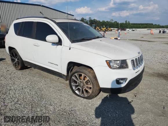 2016 Jeep Compass Latitude with VIN 1C4NJCEA7GD777378, listed as a Copart auction lot 56390385 with 123,186 mi miles and Salvage title. Bid and sale history available at DreamBid. Image 4.