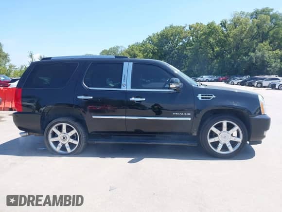 2011 Cadillac Escalade Premium с VIN 1GYS4CEF6BR155589, выставлен на аукционе IAAI как лот 43058172 с пробегом 239 489 миль миль и . История ставок и продаж доступна на DreamBid. Изображение 14.