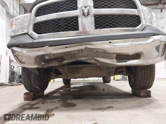 2013 Ram 1500 Express z VIN 1C6RR7FT7DS590349, wystawiony jako IAAI lot #42972608 z przebiegiem 210 576 mil mil oraz . Historia ofert i sprzedaży dostępna na DreamBid. Obrazek 6.