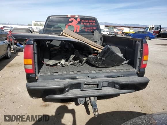 2002 GMC Sierra 1500 Denali z VIN 2GTFK69U521173050, wystawiony jako Copart lot #84276954 z przebiegiem Nie podano mil oraz Szkoda całkowita • Salvage title. Historia ofert i sprzedaży dostępna na DreamBid. Obrazek 6.