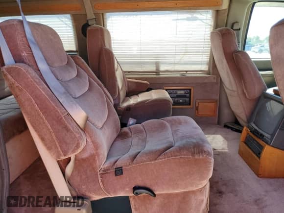 1999 Chevrolet Express с VIN 1GBFG15R2X1008869, выставлен на аукционе Copart как лот 61620025 с пробегом Не указан миль и Списание • Salvage title. История ставок и продаж доступна на DreamBid. Изображение 11.