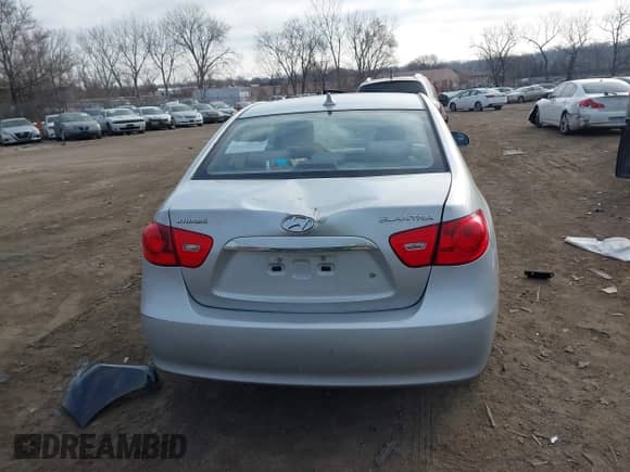 2010 Hyundai Elantra GLS z VIN KMHDU4AD9AU901985, wystawiony jako IAAI lot #41900330 z przebiegiem 180 945 mil mil oraz . Historia ofert i sprzedaży dostępna na DreamBid. Obrazek 16.
