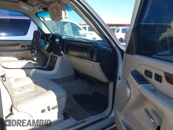 2006 Cadillac Escalade z VIN 1GYEC63NX6R152003, wystawiony jako IAAI lot #41638307 z przebiegiem 161 608 mil mil oraz . Historia ofert i sprzedaży dostępna na DreamBid. Obrazek 5.