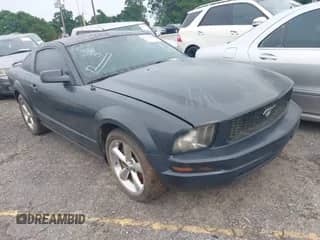 2007 Ford Mustang GT Deluxe z VIN 1ZVHT82H775355835, wystawiony jako IAAI lot #42157832 z przebiegiem Nie podano mil oraz . Historia ofert i sprzedaży dostępna na DreamBid. Obrazek 1.
