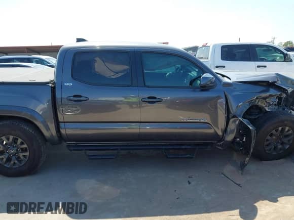 2020 Toyota Tacoma SR5 с VIN 5TFAZ5CN8LX091464, выставлен на аукционе IAAI как лот 43183342 с пробегом 59 398 миль миль и . История ставок и продаж доступна на DreamBid. Изображение 14.