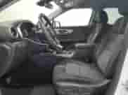 2025 Chevrolet Blazer LT z VIN 3GNKBCR4XSS173635, wystawiony jako Copart lot #89838315 z przebiegiem 8 911 mil mil oraz Czysty tytuł • Clean title. Historia ofert i sprzedaży dostępna na DreamBid. Obrazek 7.