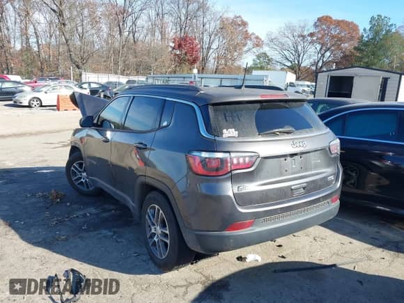 2020 Jeep Compass Latitude z VIN 3C4NJCBB2LT241780, wystawiony jako IAAI lot #41118805 z przebiegiem 74 891 mil mil oraz . Historia ofert i sprzedaży dostępna na DreamBid. Obrazek 3.