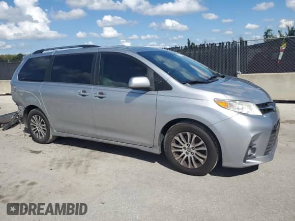 2018 Toyota Sienna XLE z VIN 5TDYZ3DC4JS944719, wystawiony jako Copart lot #83845585 z przebiegiem 141 567 mil mil oraz Szkoda całkowita • Salvage title. Historia ofert i sprzedaży dostępna na DreamBid. Obrazek 4.