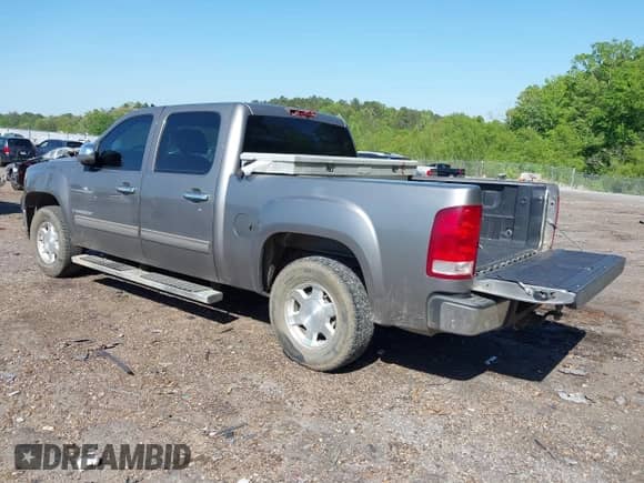 2007 GMC Sierra 1500 SLE1 z VIN 3GTEC13C87G544907, wystawiony jako IAAI lot #42017121 z przebiegiem 300 645 mil mil oraz . Historia ofert i sprzedaży dostępna na DreamBid. Obrazek 3.