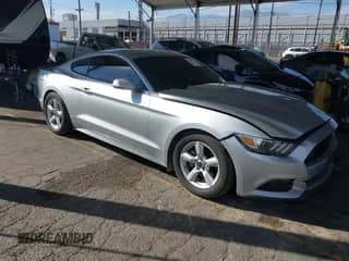 2016 Ford Mustang V6 z VIN 1FA6P8AM3G5206714, wystawiony jako IAAI lot #43283378 z przebiegiem 129 876 mil mil oraz . Historia ofert i sprzedaży dostępna na DreamBid. Obrazek 1.