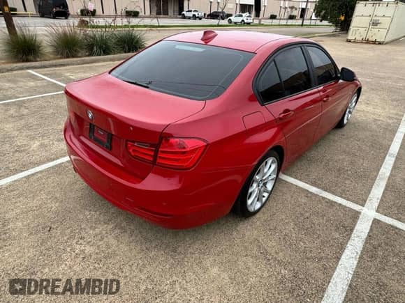 2014 BMW 3 Series 320i с VIN WBA3B1C56EK130782, выставлен на аукционе Copart как лот 90552225 с пробегом 135 514 миль миль и Чистый • Clean title. История ставок и продаж доступна на DreamBid. Изображение 4.