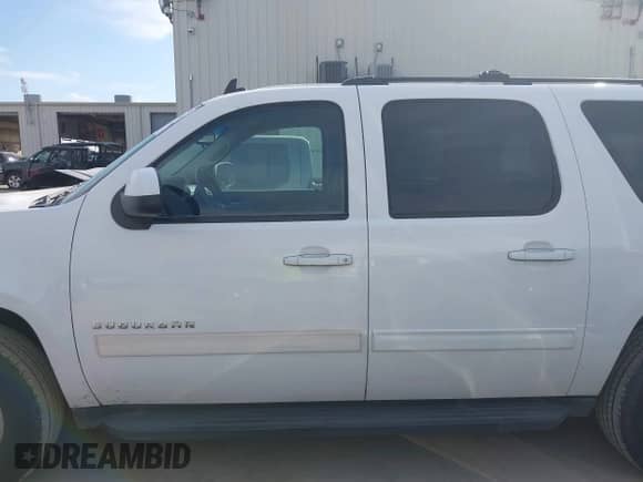 2011 Chevrolet Suburban LS с VIN 1GNSCHE00BR326829, выставлен на аукционе IAAI как лот 42761336 с пробегом 149 112 миль миль и . История ставок и продаж доступна на DreamBid. Изображение 14.