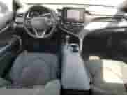 2023 Toyota Camry LE z VIN 4T1C11AK4PU103811, wystawiony jako Copart lot #70062385 z przebiegiem 46 128 mil mil oraz Czysty tytuł • Clean title. Historia ofert i sprzedaży dostępna na DreamBid. Obrazek 8.