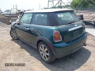 2009 MINI Hardtop with VIN WMWMF33549TU71313, listed as a IAAI auction lot 42483891 with 122,577 mi miles and . Bid and sale history available at DreamBid. Image 3.