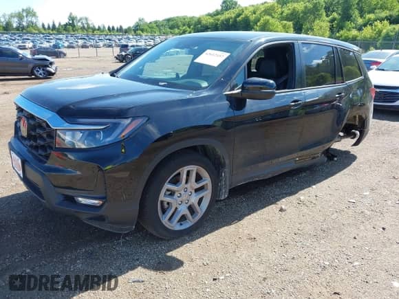 2025 Honda Passport EX-L with VIN 5FNYF8H54SB018988, listed as a IAAI auction lot 42612157 with 2,593 mi miles and . Bid and sale history available at DreamBid. Image 2.