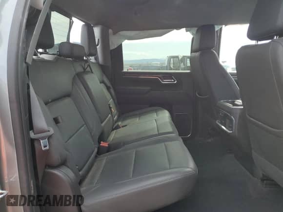 2024 Chevrolet Silverado 3500HD LTZ z VIN 2GC4YUEYXR1127243, wystawiony jako Copart lot #56575265 z przebiegiem 50 640 mil mil oraz Szkoda całkowita • Salvage title. Historia ofert i sprzedaży dostępna na DreamBid. Obrazek 10.