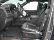2023 Chevrolet Suburban RST z VIN 1GNSKEKD4PR122034, wystawiony jako Copart lot #85301664 z przebiegiem 36 340 mil mil oraz Szkoda całkowita • Salvage title. Historia ofert i sprzedaży dostępna na DreamBid. Obrazek 7.