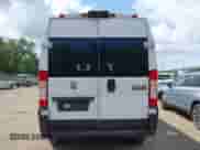 2022 Ram ProMaster Cargo z VIN 3C6LRVDG7NE110590, wystawiony jako IAAI lot #42947226 z przebiegiem Nie podano mil oraz . Historia ofert i sprzedaży dostępna na DreamBid. Obrazek 15.