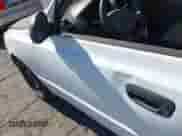 2002 Hyundai Accent GL z VIN KMHCG45C42U375352, wystawiony jako IAAI lot #42699297 z przebiegiem 103 540 mil mil oraz . Historia ofert i sprzedaży dostępna na DreamBid. Obrazek 13.