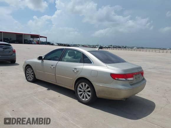 2009 Hyundai Azera GLS with VIN KMHFC46DX9A360642, listed as a IAAI auction lot 42504394 with 161,815 mi miles and . Bid and sale history available at DreamBid. Image 3.