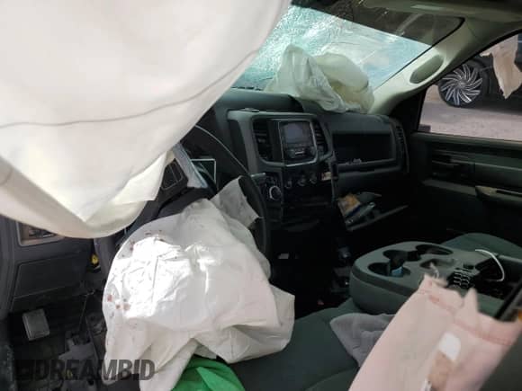 2016 Ram 1500 Express z VIN 3C6JR6AGXGG245667, wystawiony jako Copart lot #46914795 z przebiegiem Nie podano mil oraz Nie do naprawy • Non repairable. Historia ofert i sprzedaży dostępna na DreamBid. Obrazek 8.