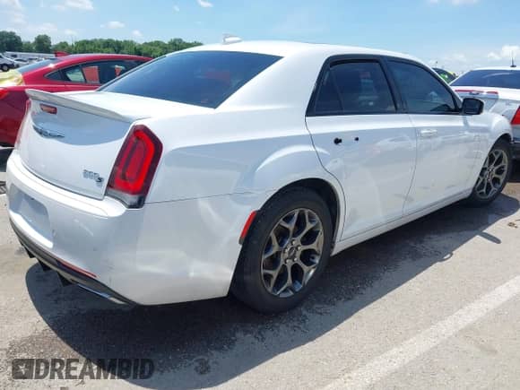 2016 Chrysler 300 S с VIN 2C3CCAGG7GH270382, выставлен на аукционе IAAI как лот 42701338 с пробегом 112 919 миль миль и . История ставок и продаж доступна на DreamBid. Изображение 4.