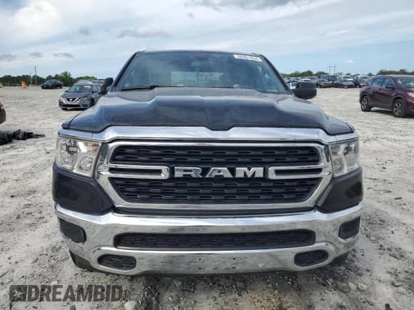 2023 Ram 1500 Big Horn z VIN 1C6RREBG4PN608354, wystawiony jako Copart lot #65951834 z przebiegiem 39 841 mil mil oraz Szkoda całkowita • Salvage title. Historia ofert i sprzedaży dostępna na DreamBid. Obrazek 5.