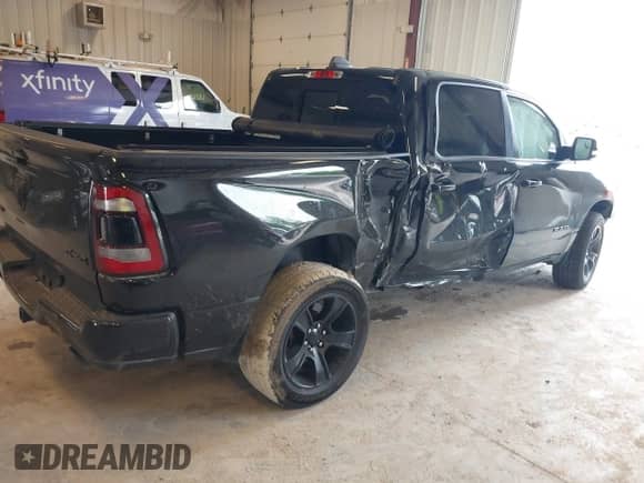 2020 Ram 1500 Lone Star z VIN 1C6SRFFT8LN325920, wystawiony jako IAAI lot #43052873 z przebiegiem 65 287 mil mil oraz . Historia ofert i sprzedaży dostępna na DreamBid. Obrazek 4.