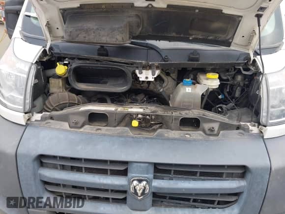 2018 Ram ProMaster Cargo z VIN 3C6TRVAG6JE132384, wystawiony jako IAAI lot #43243669 z przebiegiem 312 073 mil mil oraz . Historia ofert i sprzedaży dostępna na DreamBid. Obrazek 10.